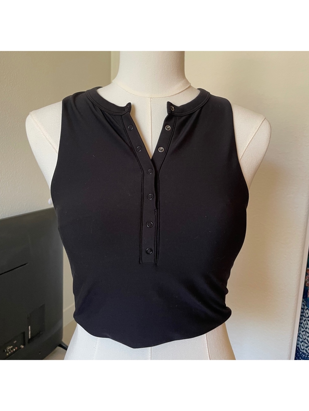 YPB Women's Black Sleeveless Button-Up Tank Top Medium